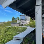 With Stunning Views And Outdoor Jacuzzie Leset