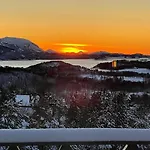 With Stunning Views And Outdoor Jacuzzie * Leset