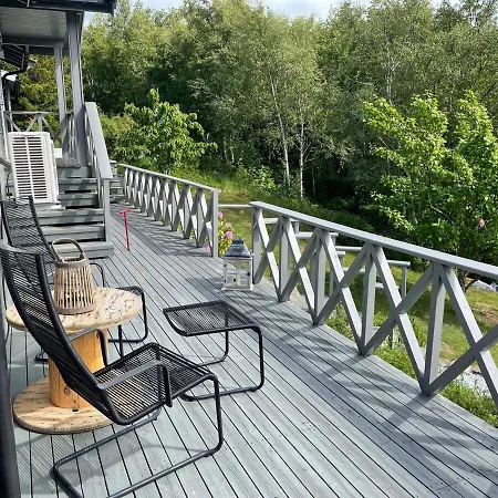 With Stunning Views And Outdoor Jacuzzie Leset