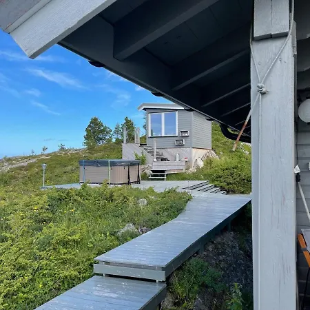 With Stunning Views And Outdoor Jacuzzie Leset