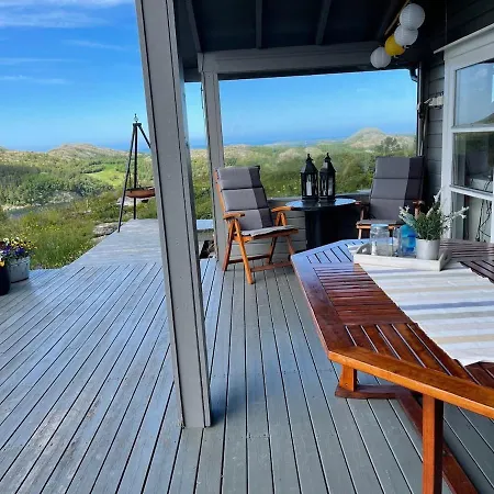 Dom wakacyjny With Stunning Views And Outdoor Jacuzzie Leset